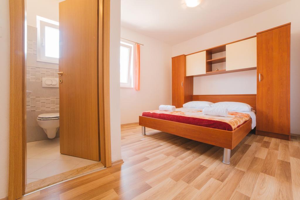 Apartment Chiara Dugi Rat Bagian luar foto