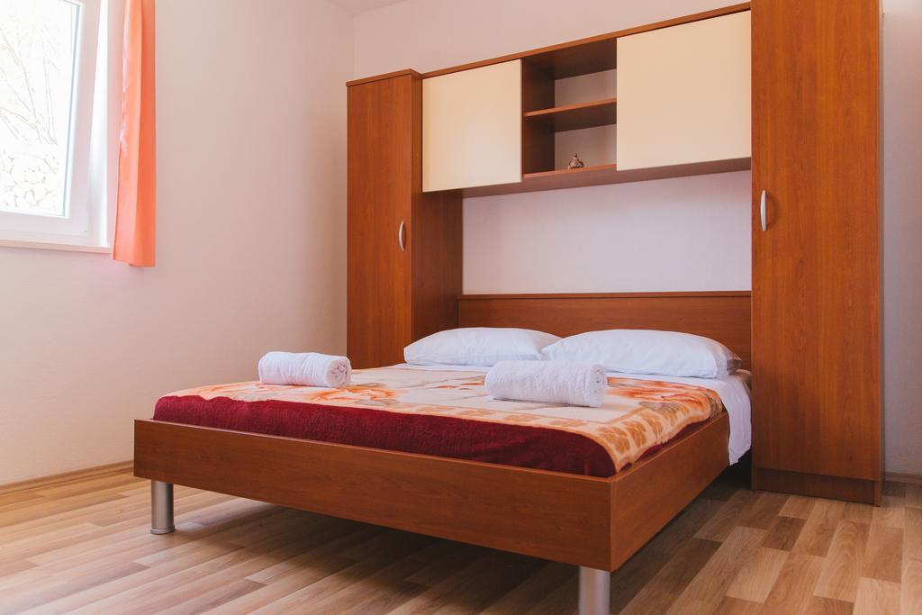 Apartment Chiara Dugi Rat Bagian luar foto