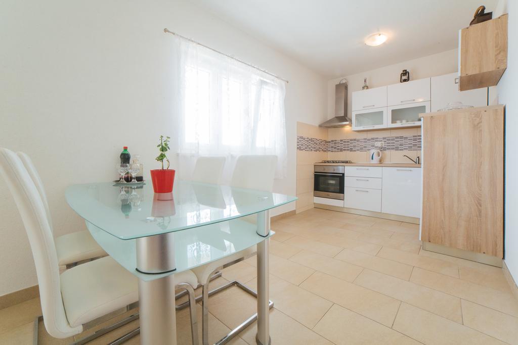Apartment Chiara Dugi Rat Bagian luar foto