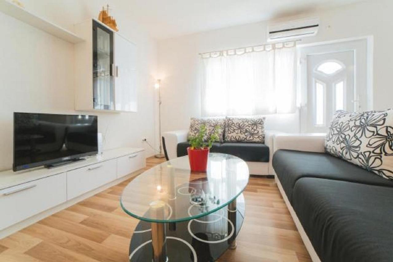Apartment Chiara Dugi Rat Bagian luar foto