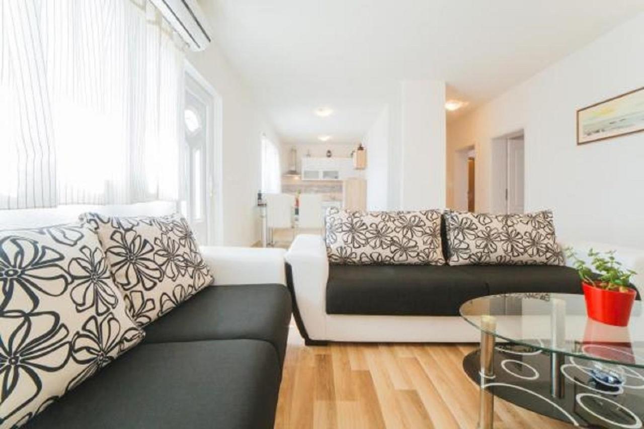 Apartment Chiara Dugi Rat Bagian luar foto
